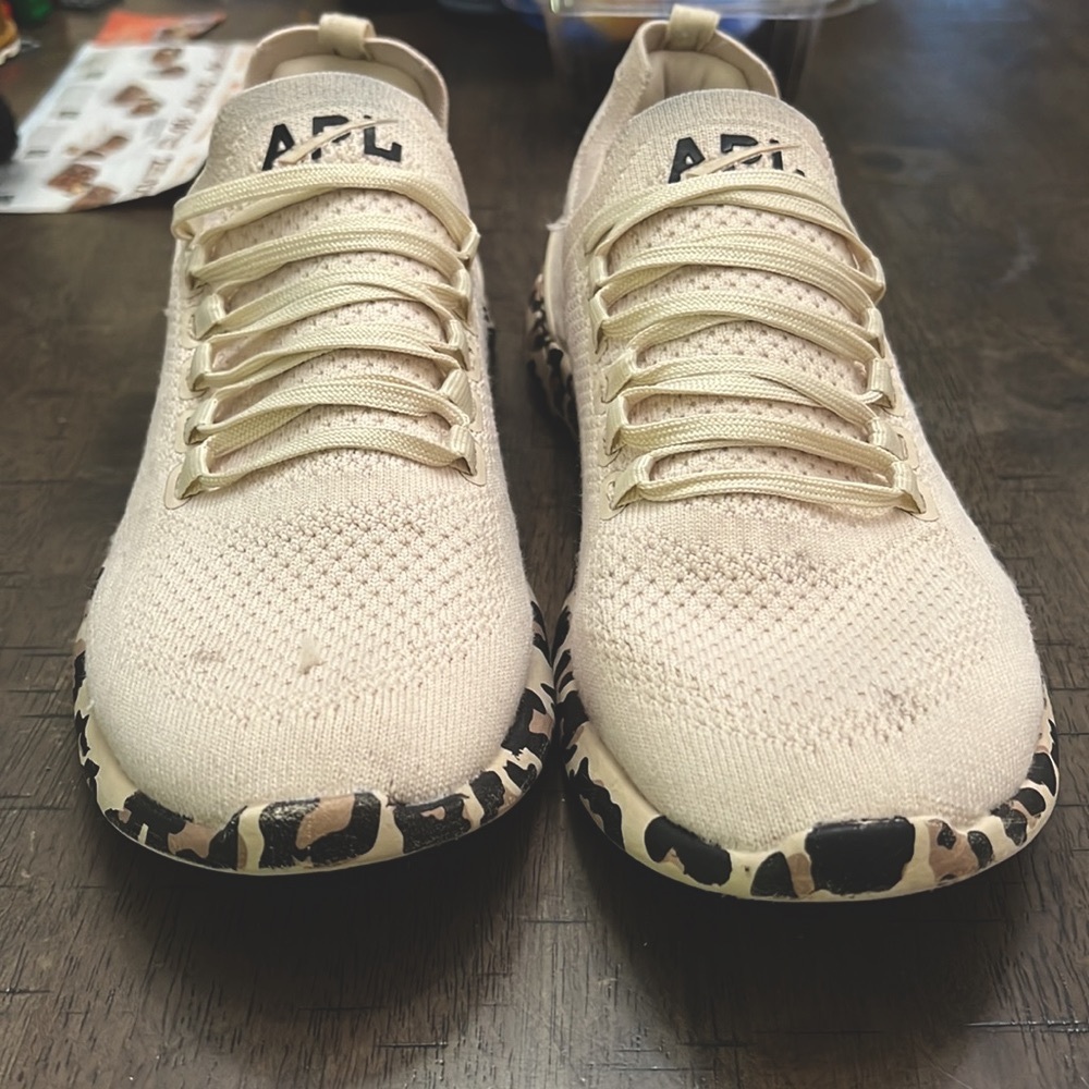 Apl - Picture 2 of 6